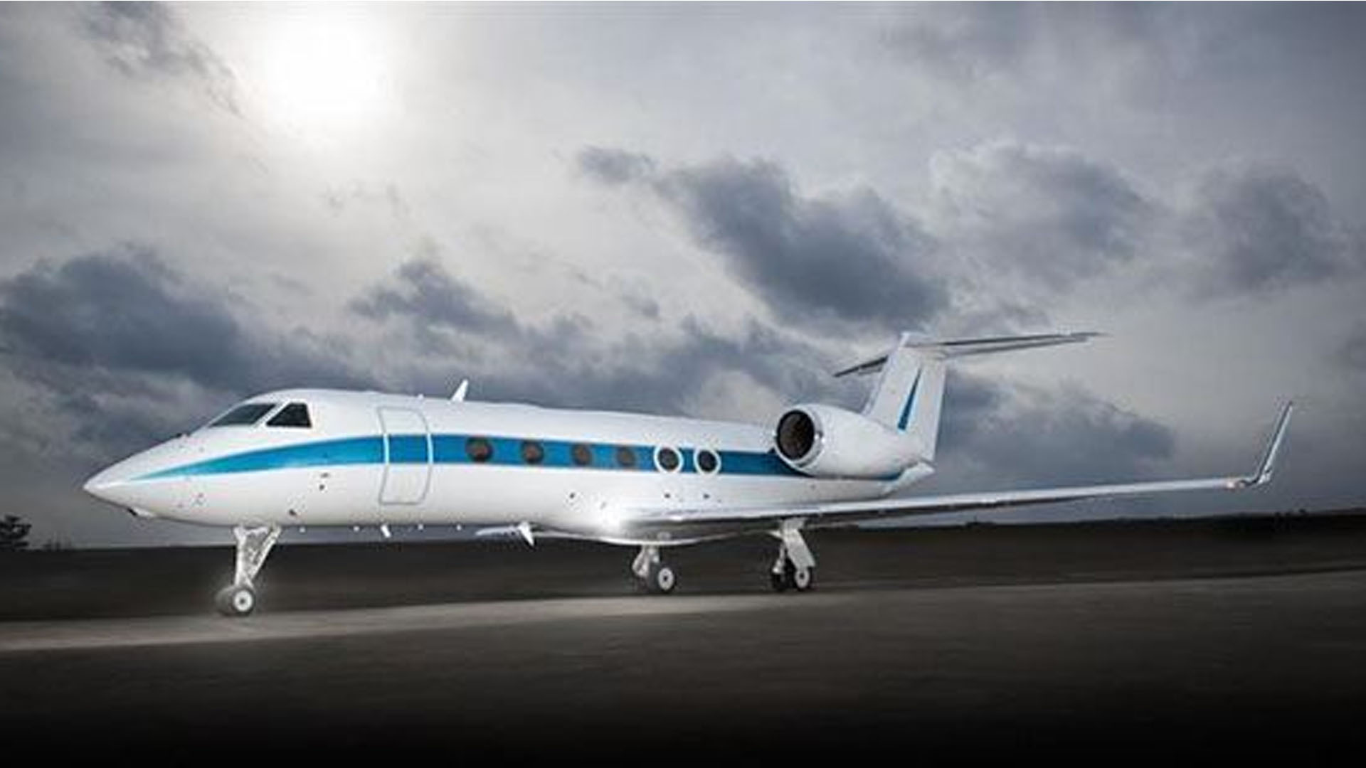 N48PL Fixed wing, multi‑engine business jet private jet