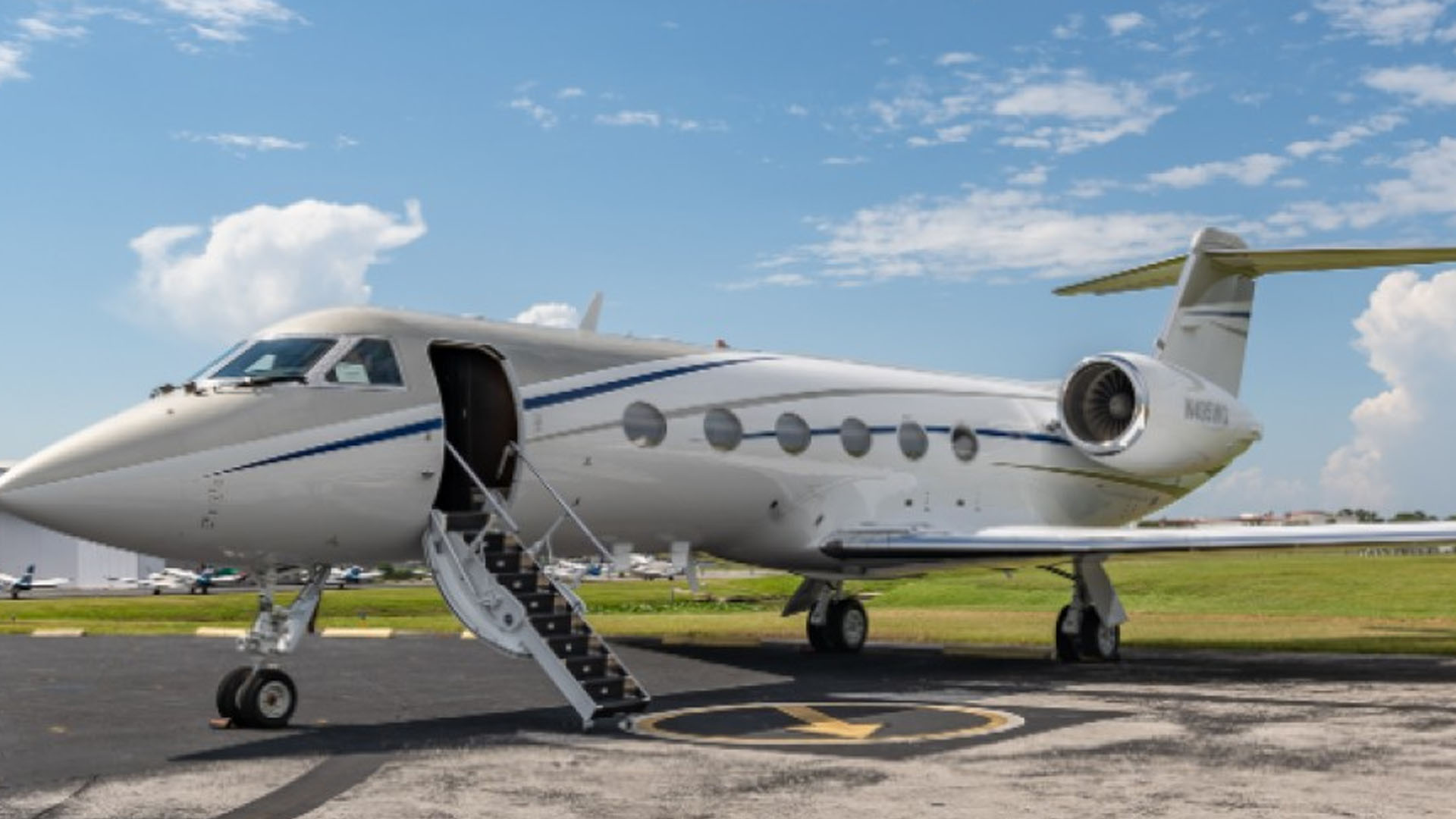 N495WG Fixed wing, multi‑engine business jet private jet