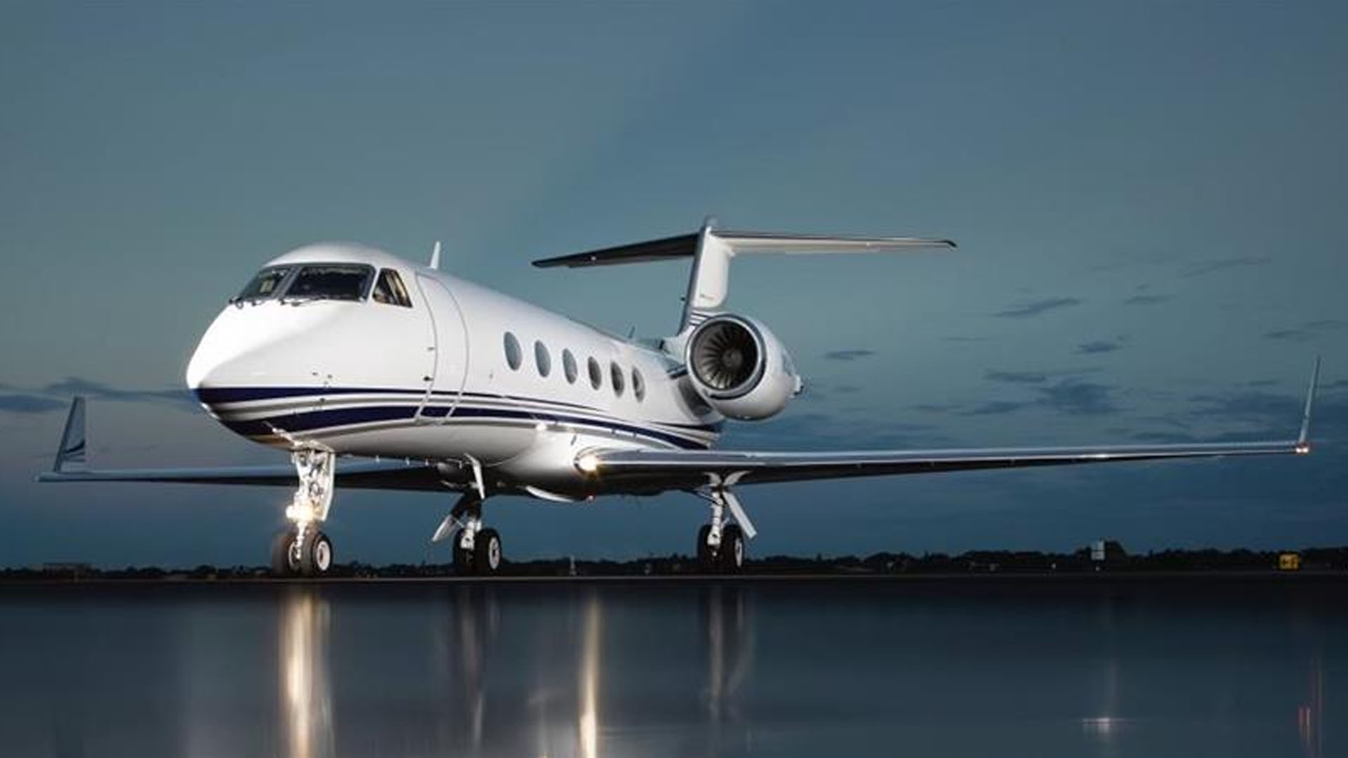 N50LK Fixed wing multi‑engine private jet