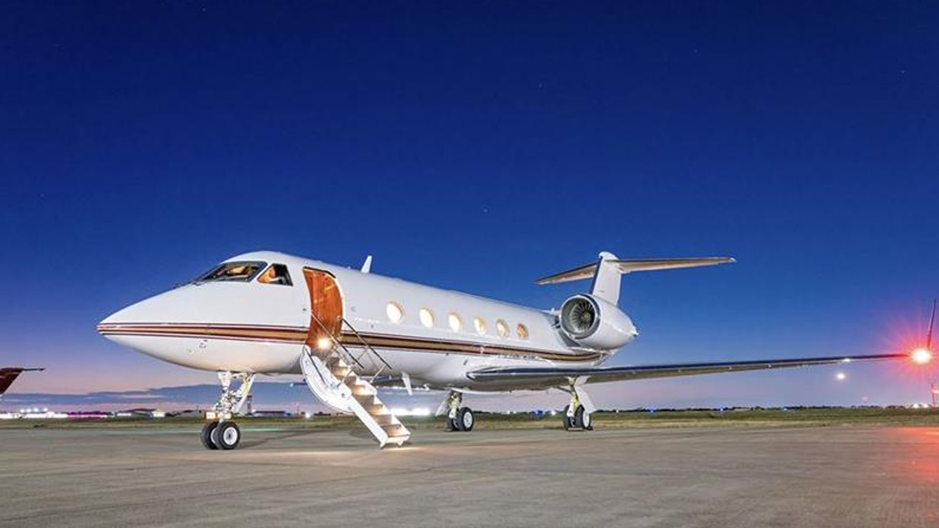 N512CC Fixed wing, multi-engine heavy jet private jet