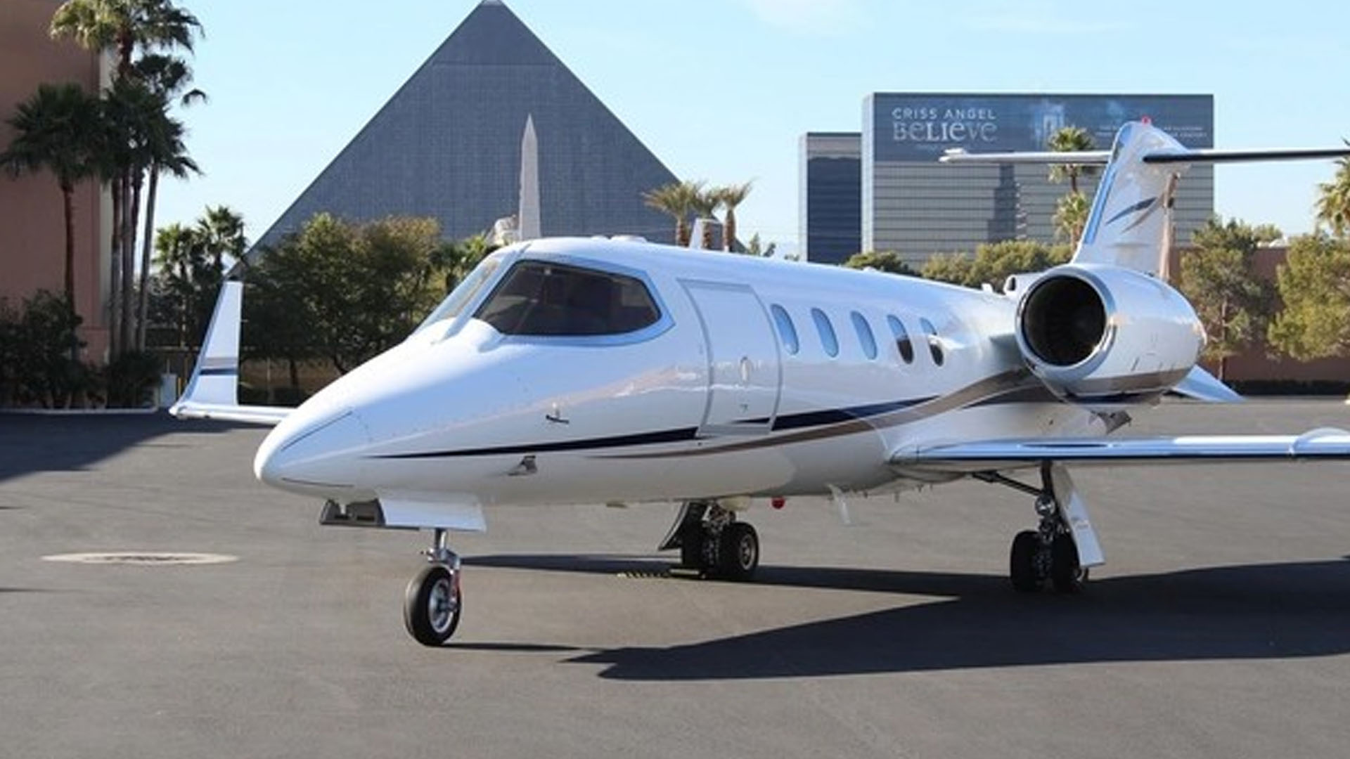 Beechjet 400A (2000) — N520TM