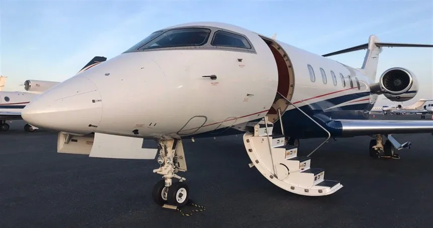 Bombardier Challenger 300 (2007) — N533FX