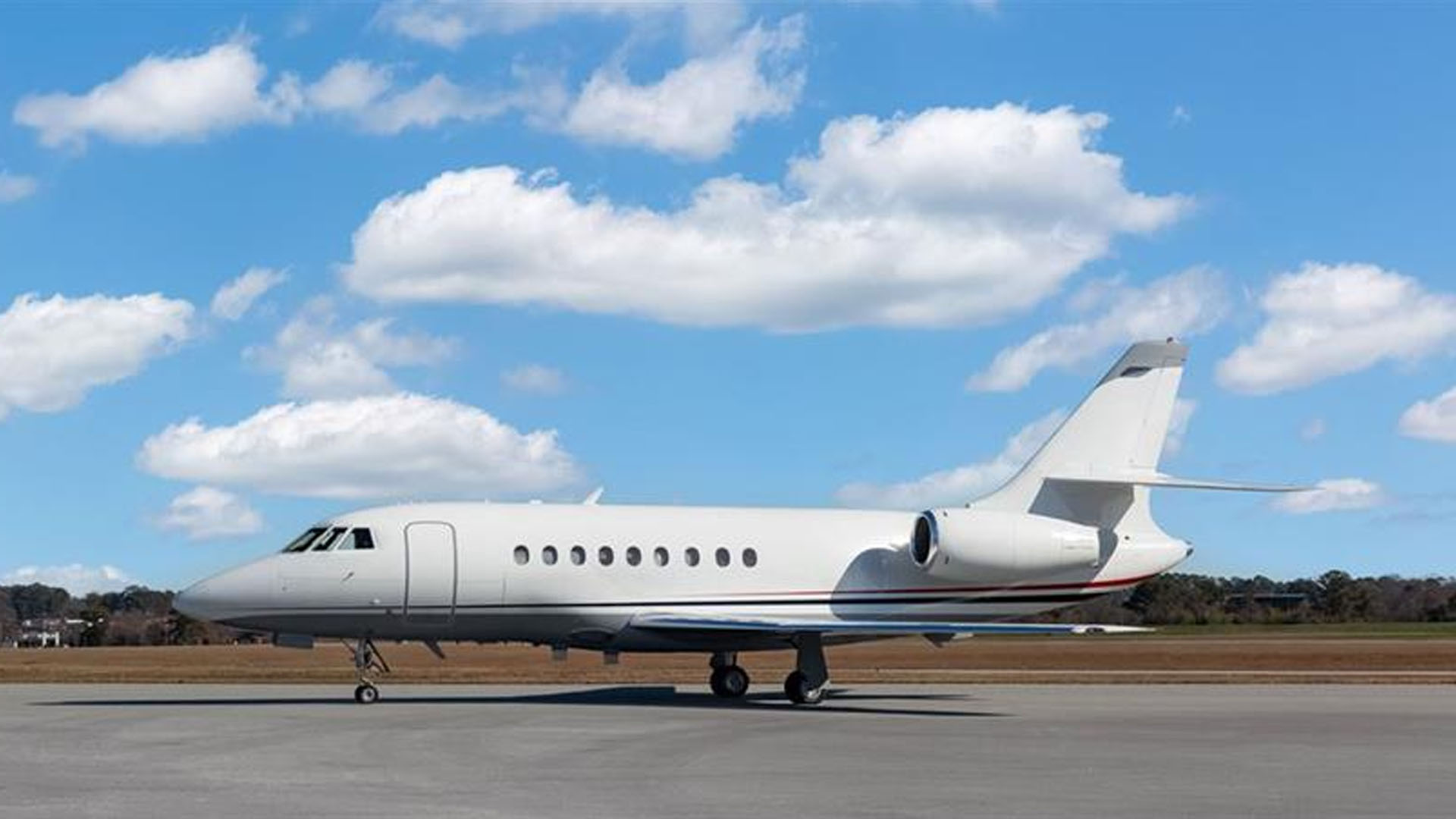 Dassault Falcon 2000 (2002) — N5379F