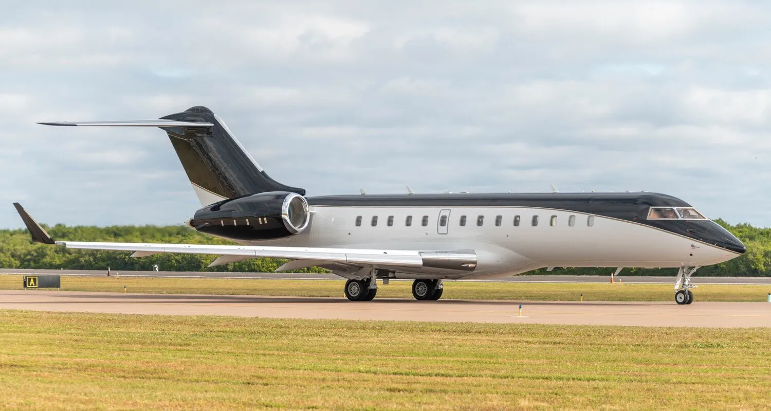 Bombardier Global 6000 (2002) — N54DP
