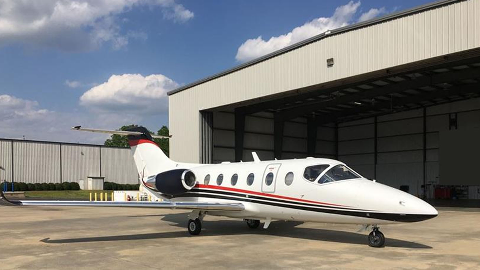 Beechjet 400A (1999) — N560MT