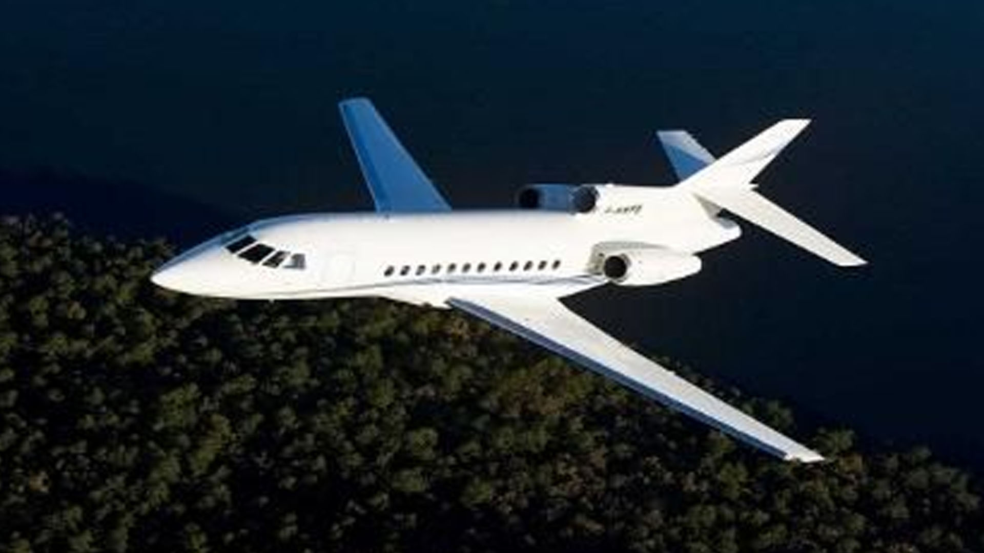 Dassault Falcon 900 (2015) — N588HP