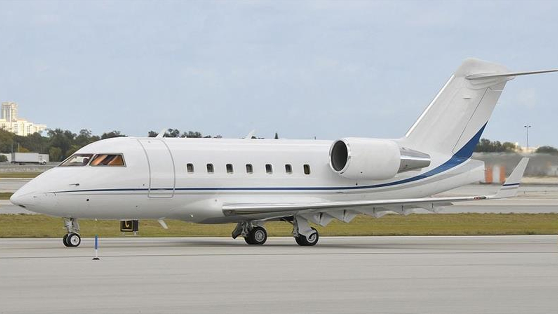 Bombardier Challenger 604 (1991) — N601BE