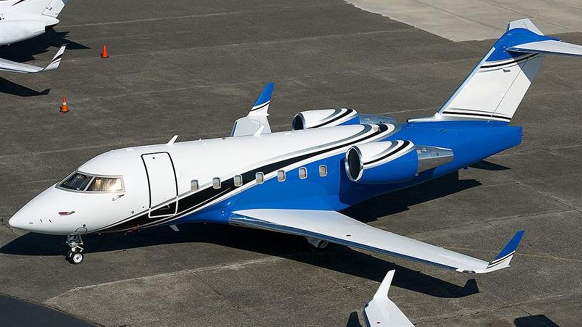 Bombardier Challenger 604 (2000) — N604BC