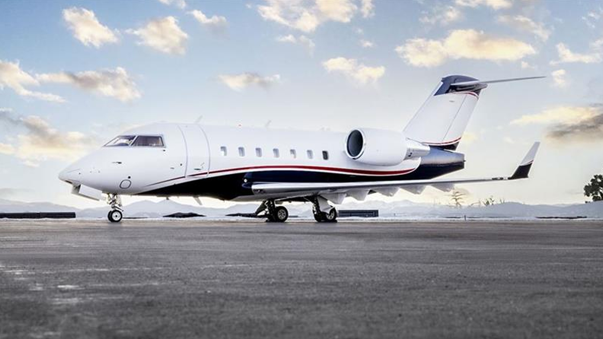 Bombardier Challenger 604 (2005) — N604PW