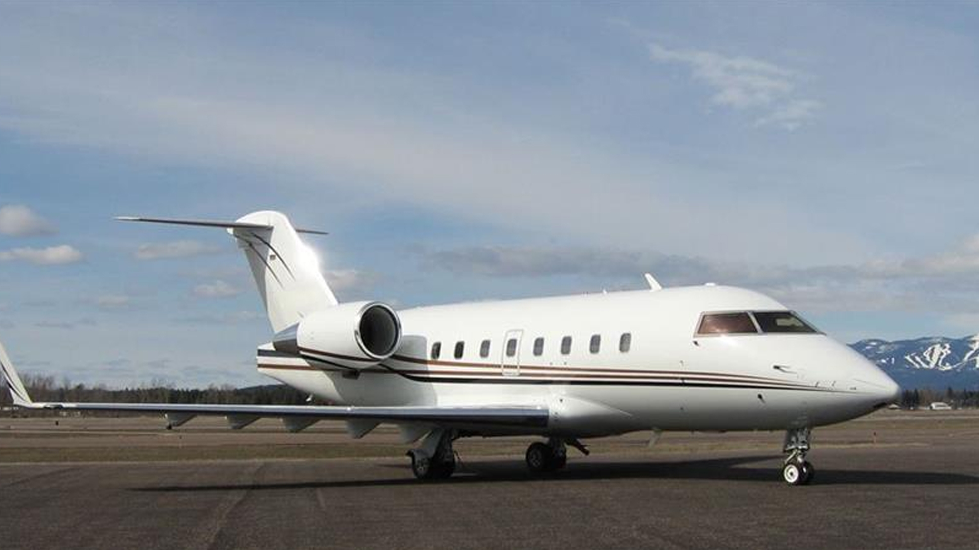 Bombardier Challenger 604 (2002) — N604RB