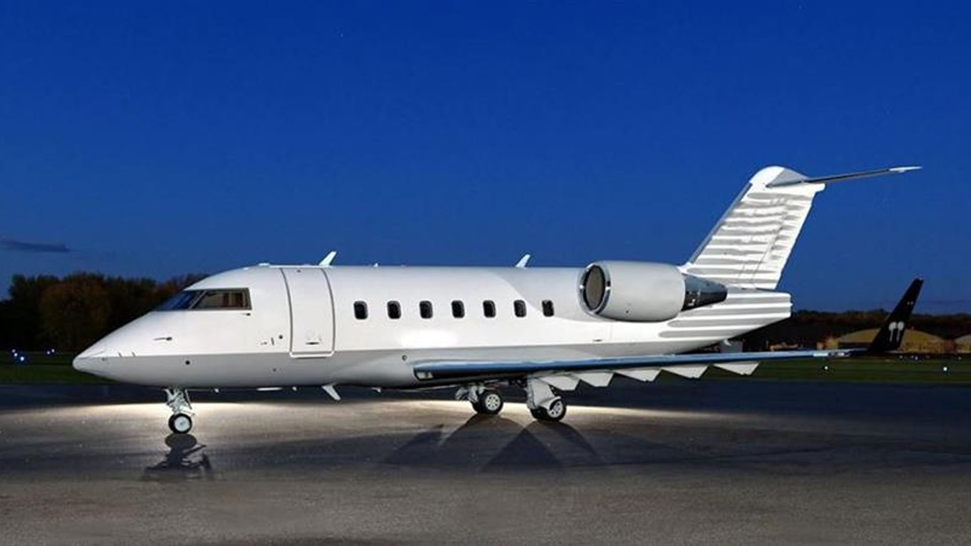 Bombardier Challenger 604 (1999) — N605JE