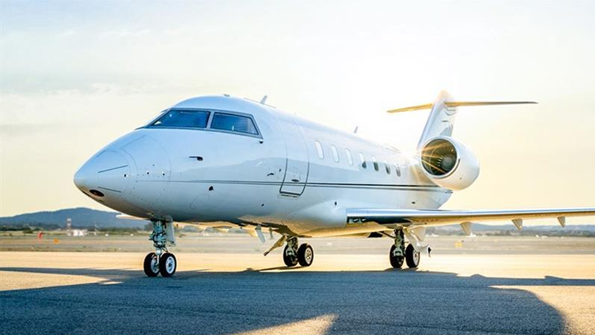 Bombardier Challenger 605 (2008) — N605MM