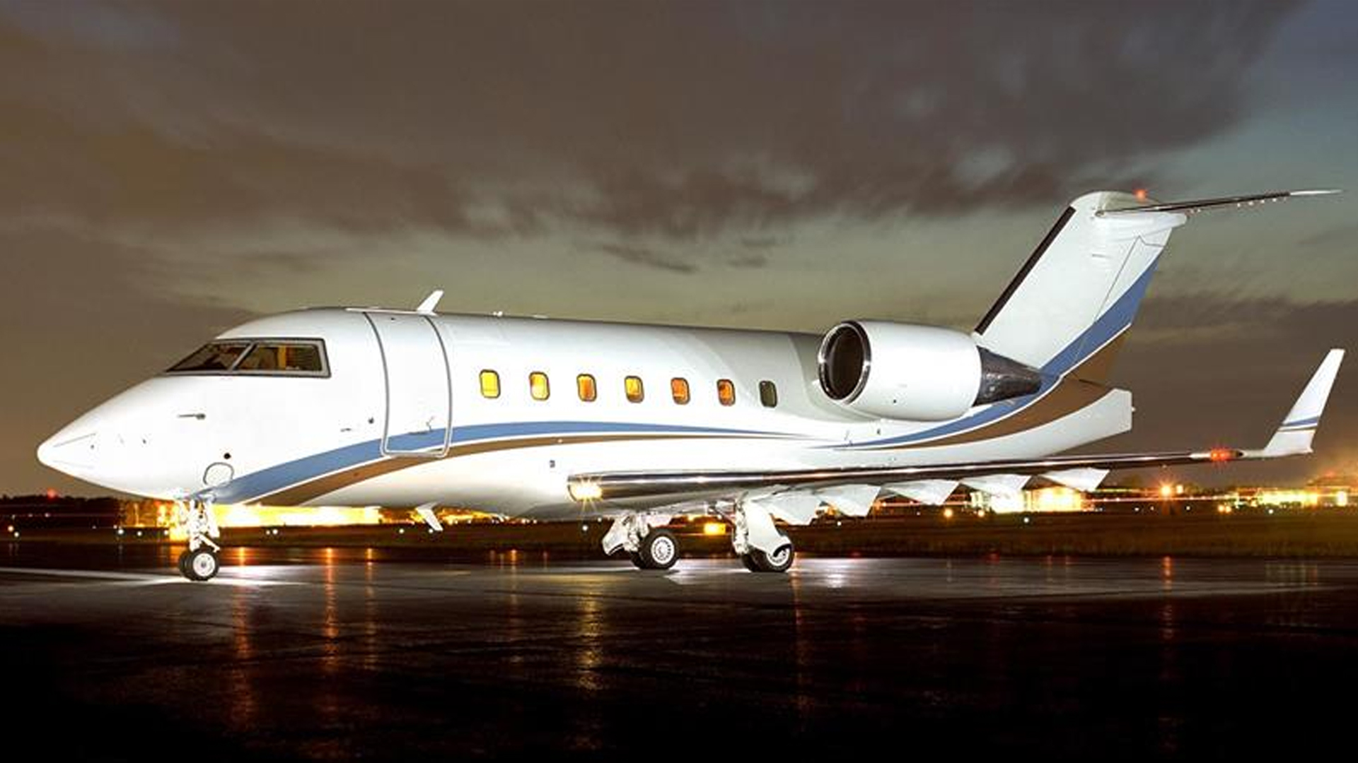 N614AF Bombardier Challenger 604 private jet