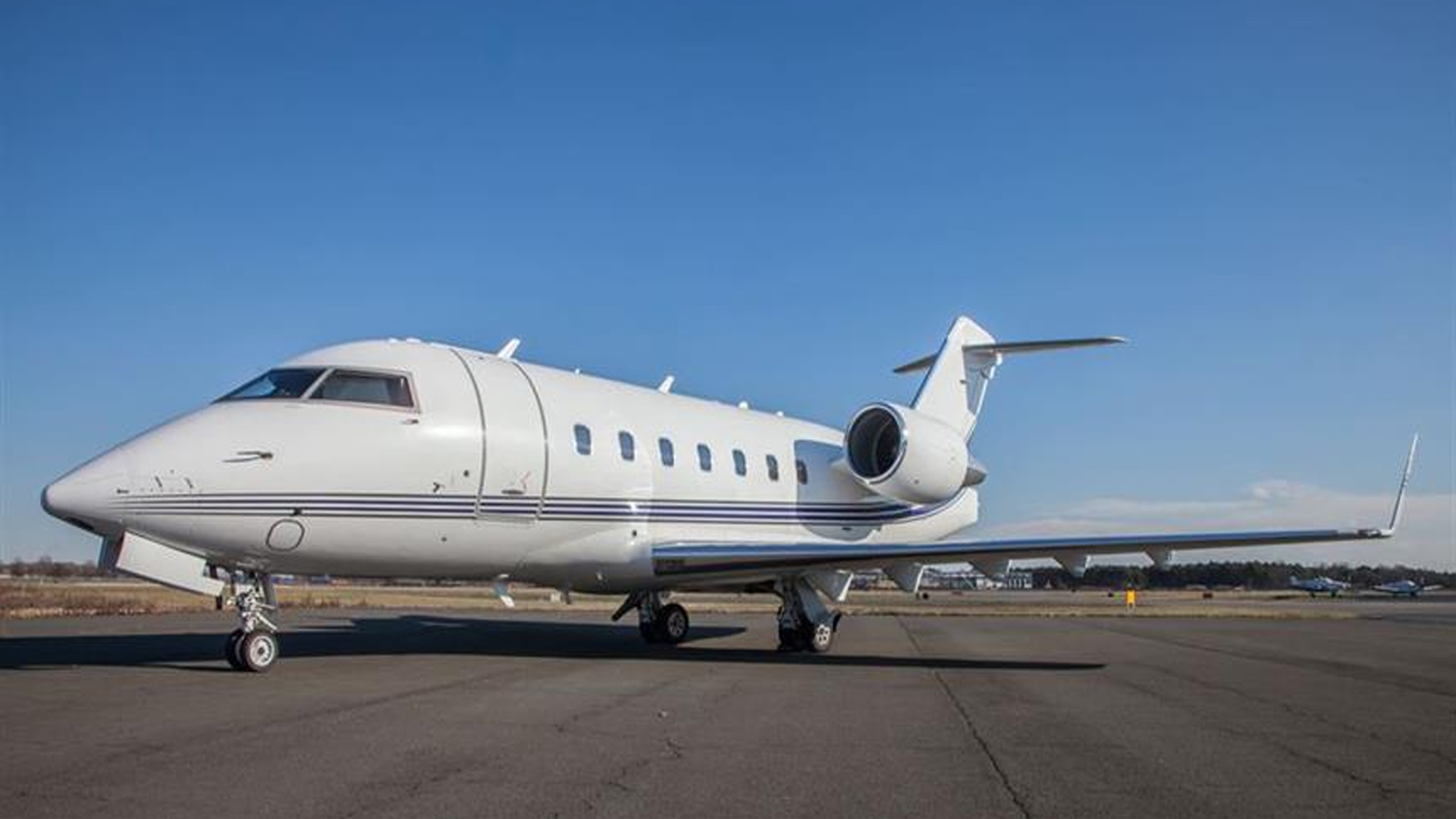 Bombardier Challenger 604 (1999) — N618JJ