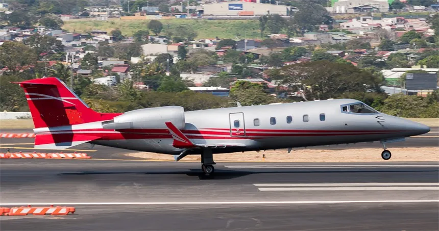 Learjet 60 (1996) — N696RB