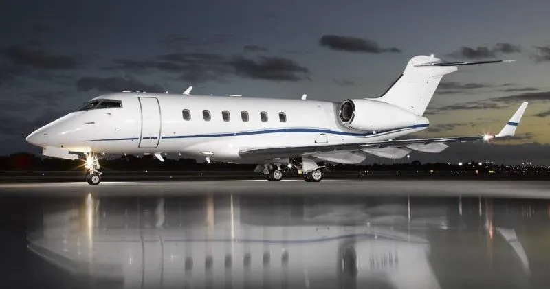 Bombardier Challenger 300 (2007) — N716WW