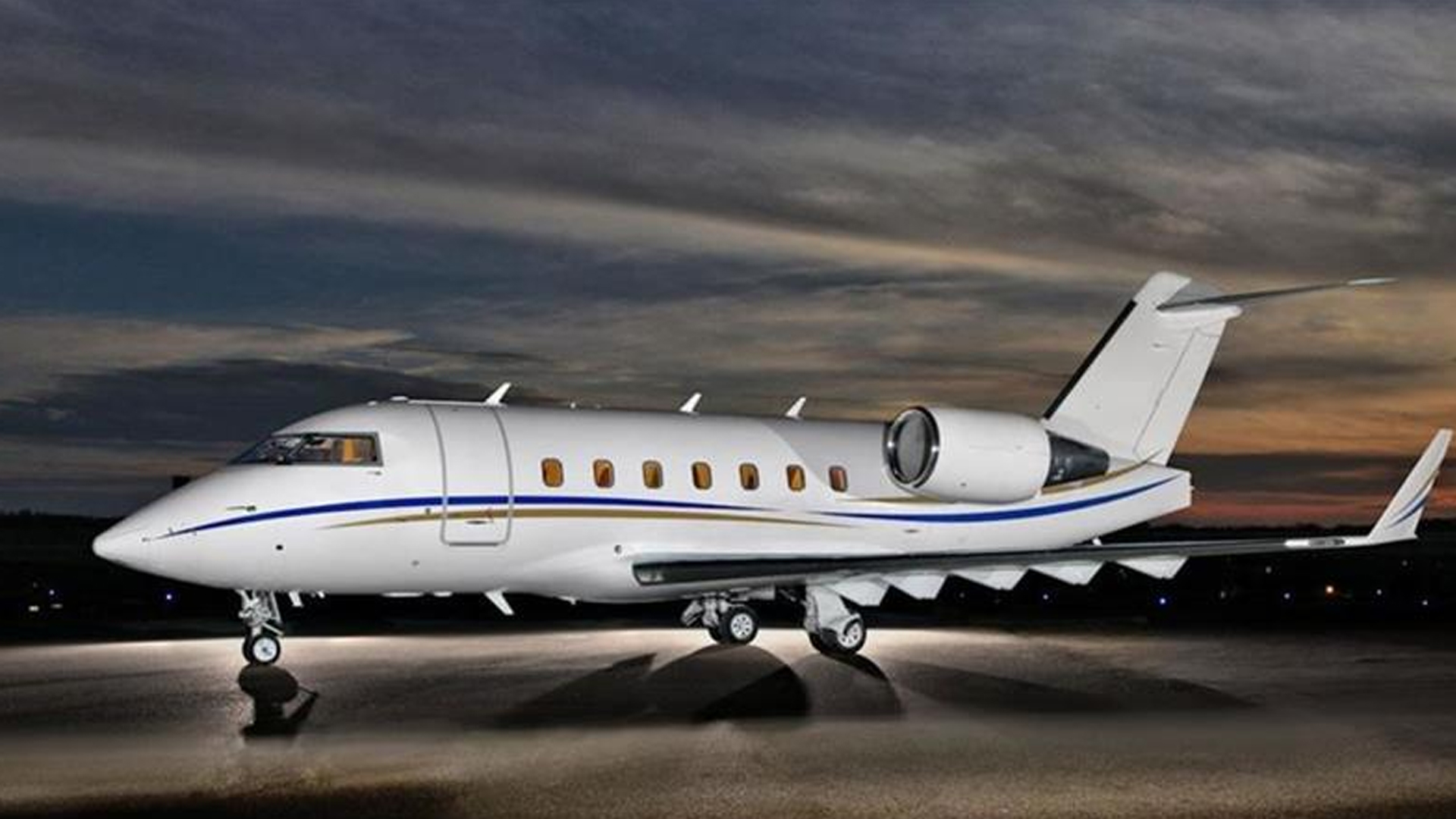 Bombardier Challenger 604 (1999) — N736EE
