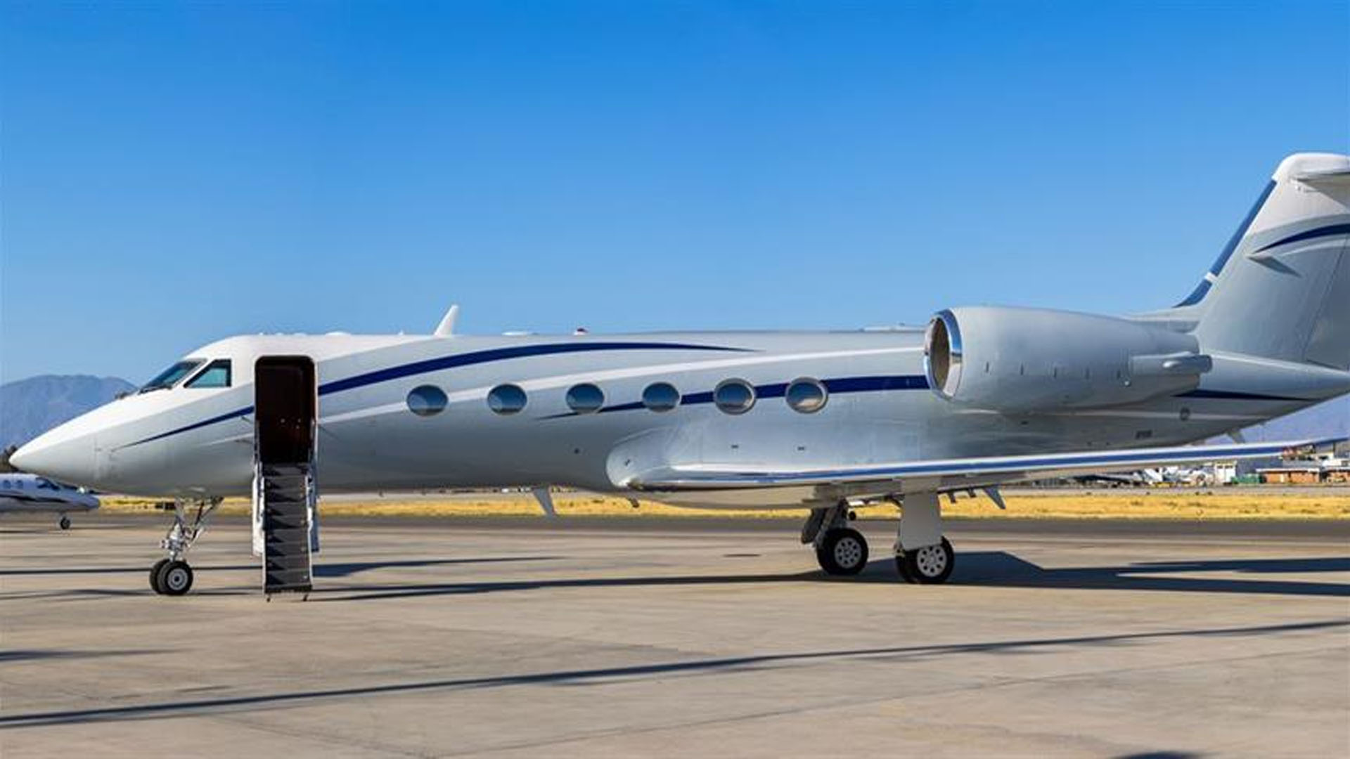 Gulfstream GIV (2002) — N7799T