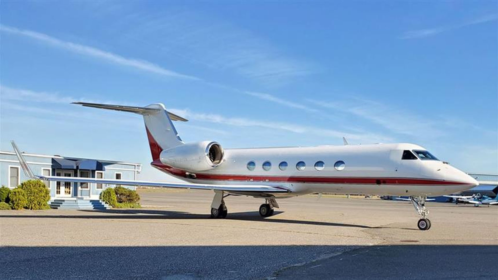N803AG Fixed-wing multi-engine turbine business jet private jet