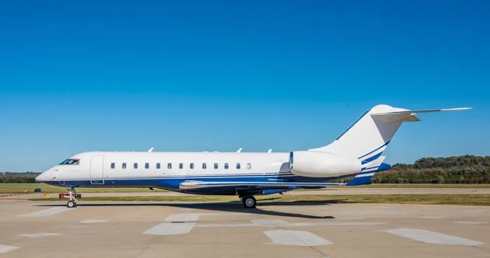 Bombardier Global 6000 (2017) — N806HK