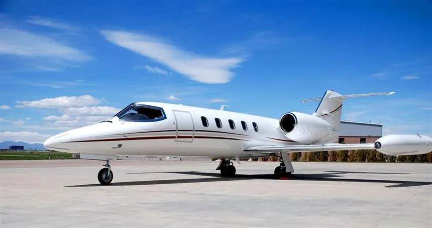 Learjet 35 (1982) — N817EM