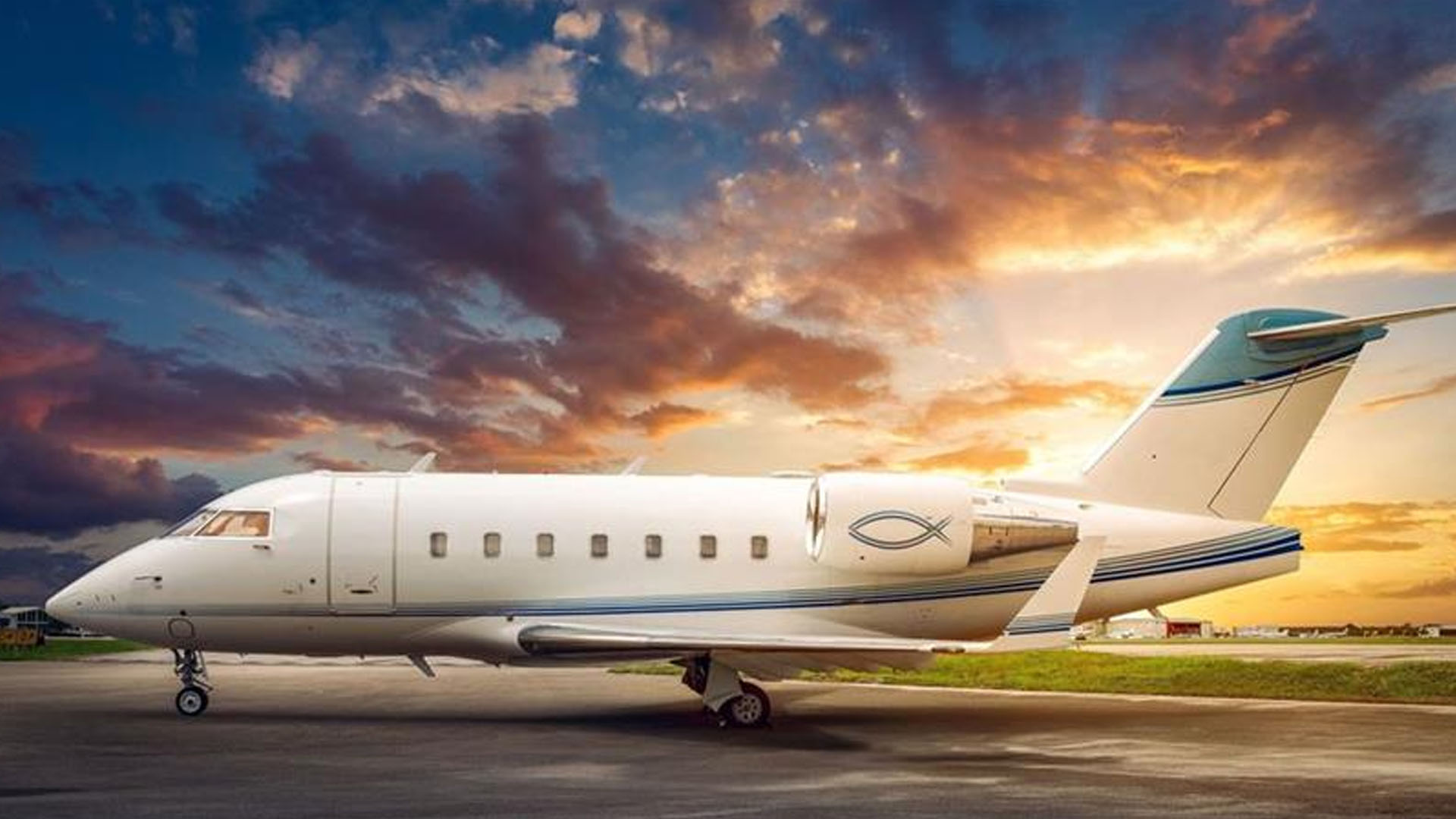 Bombardier Challenger 604 (2004) — N823KD
