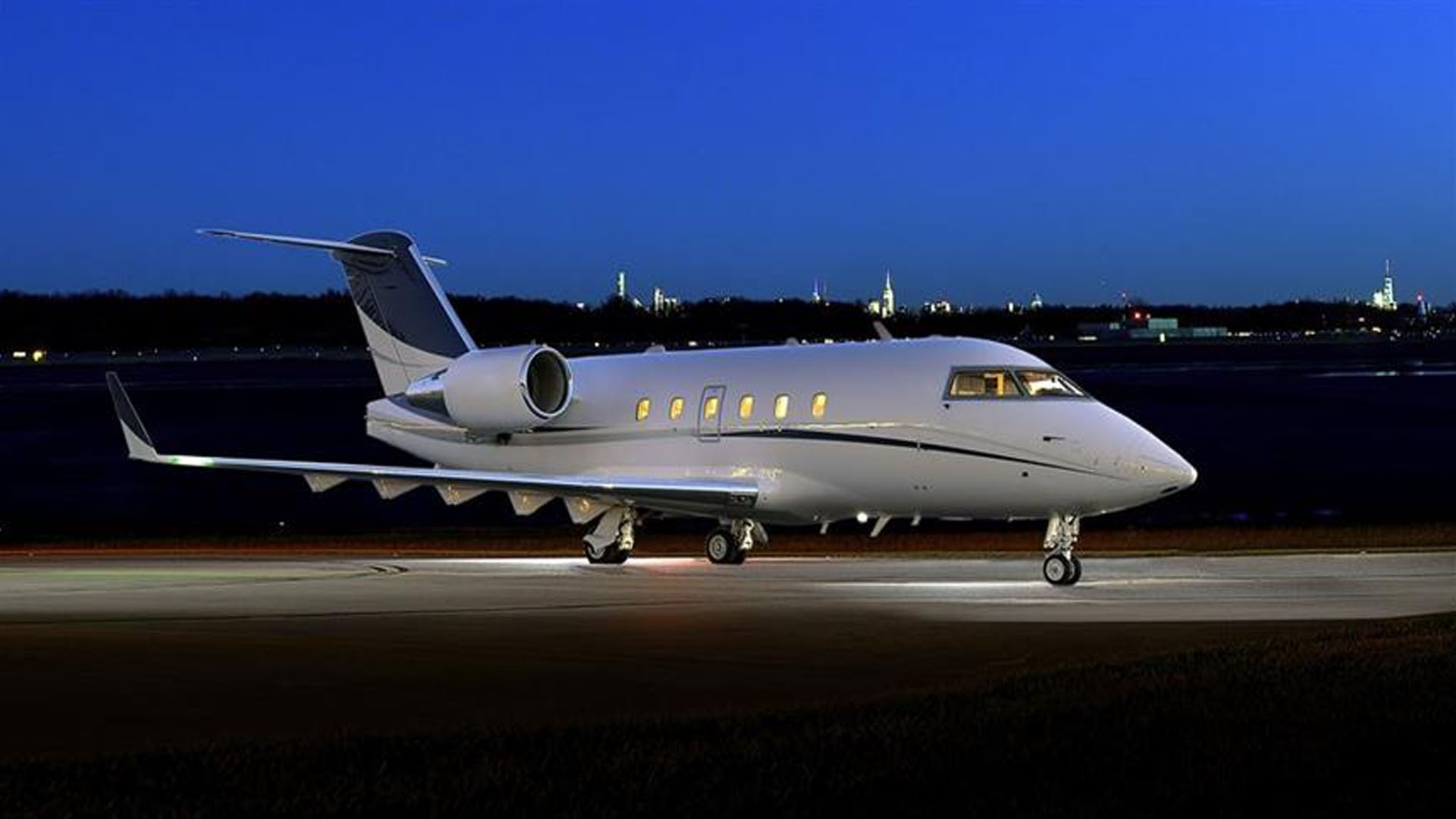 Bombardier Challenger 604 (1995) — N843GS