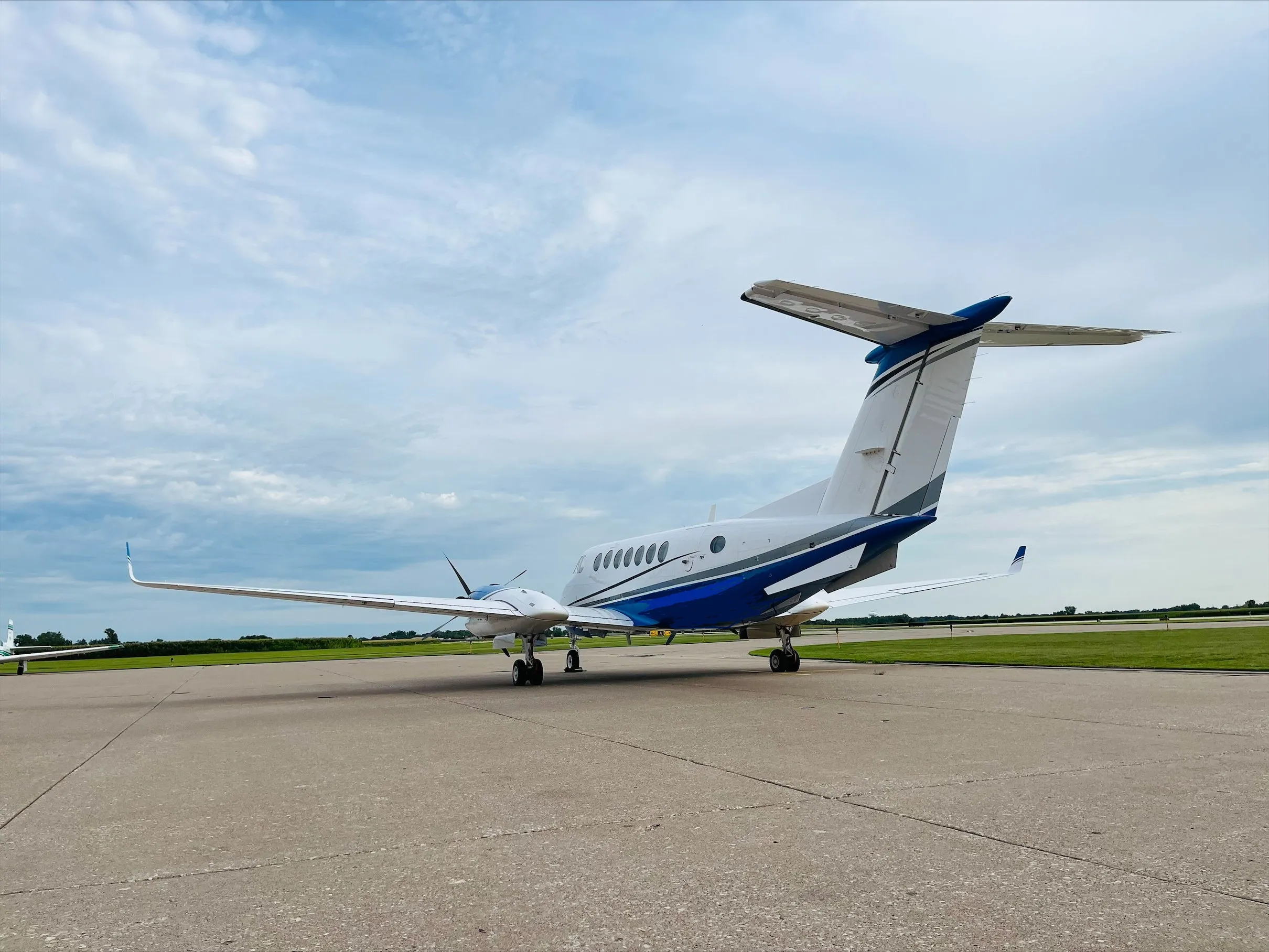 King Air 350 — N864CA