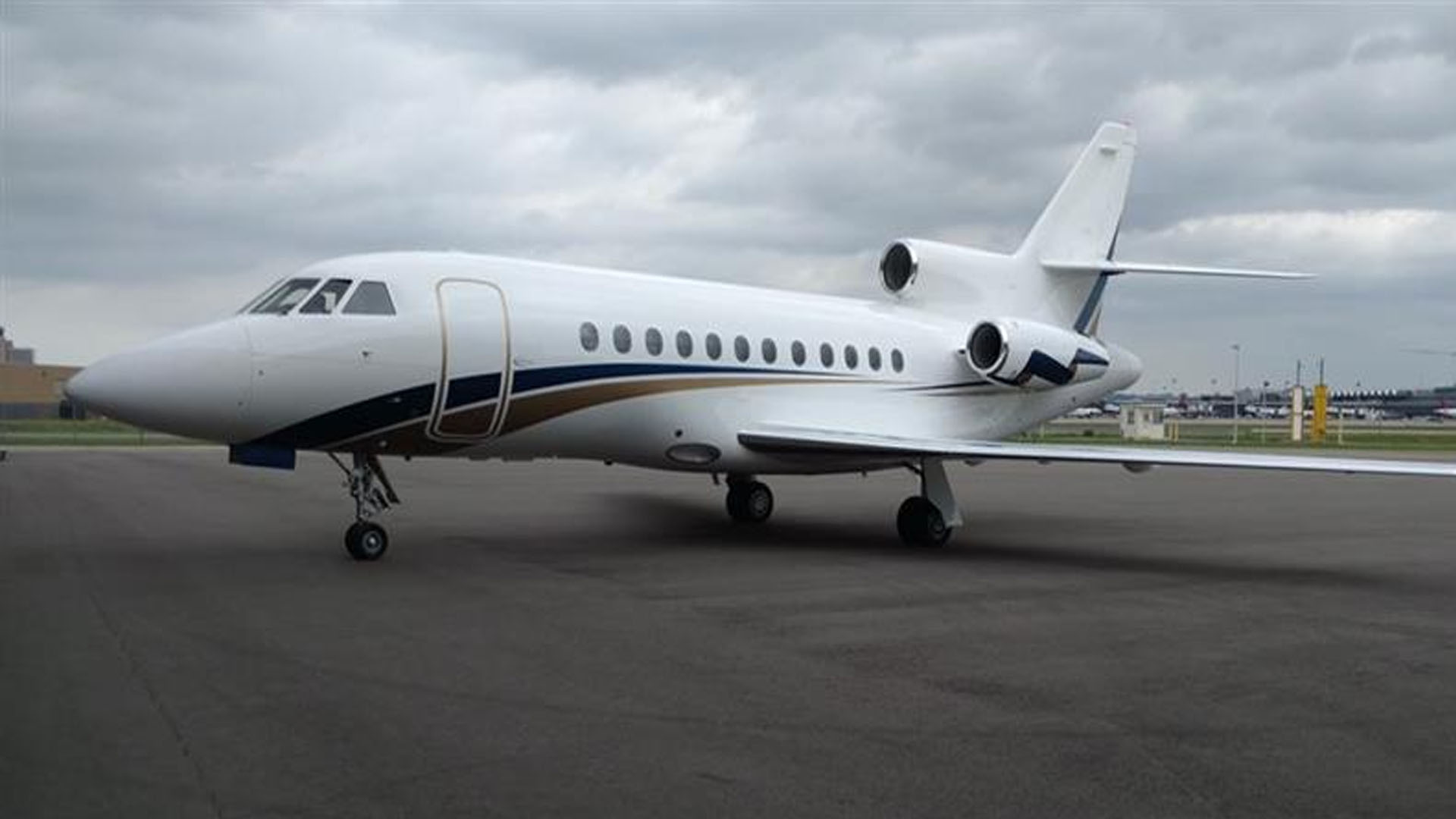 Dassault Falcon 900 (1987) — N884BB