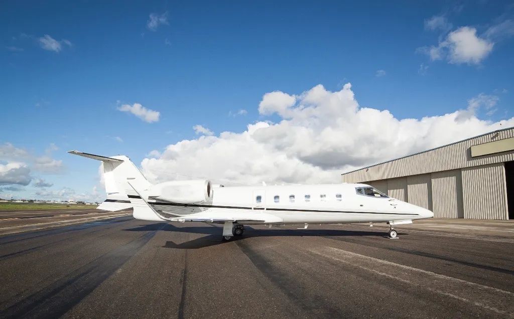 Learjet 60 (1996) — N906TR