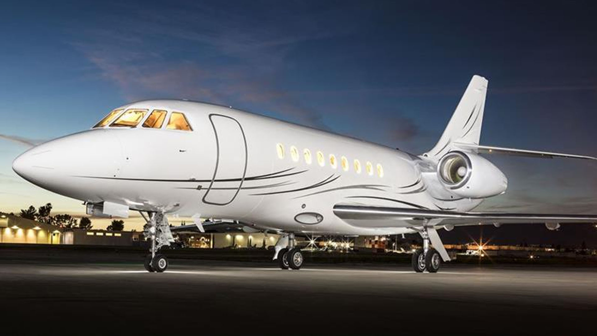 Dassault Falcon 2000EX (2004) — N909MM