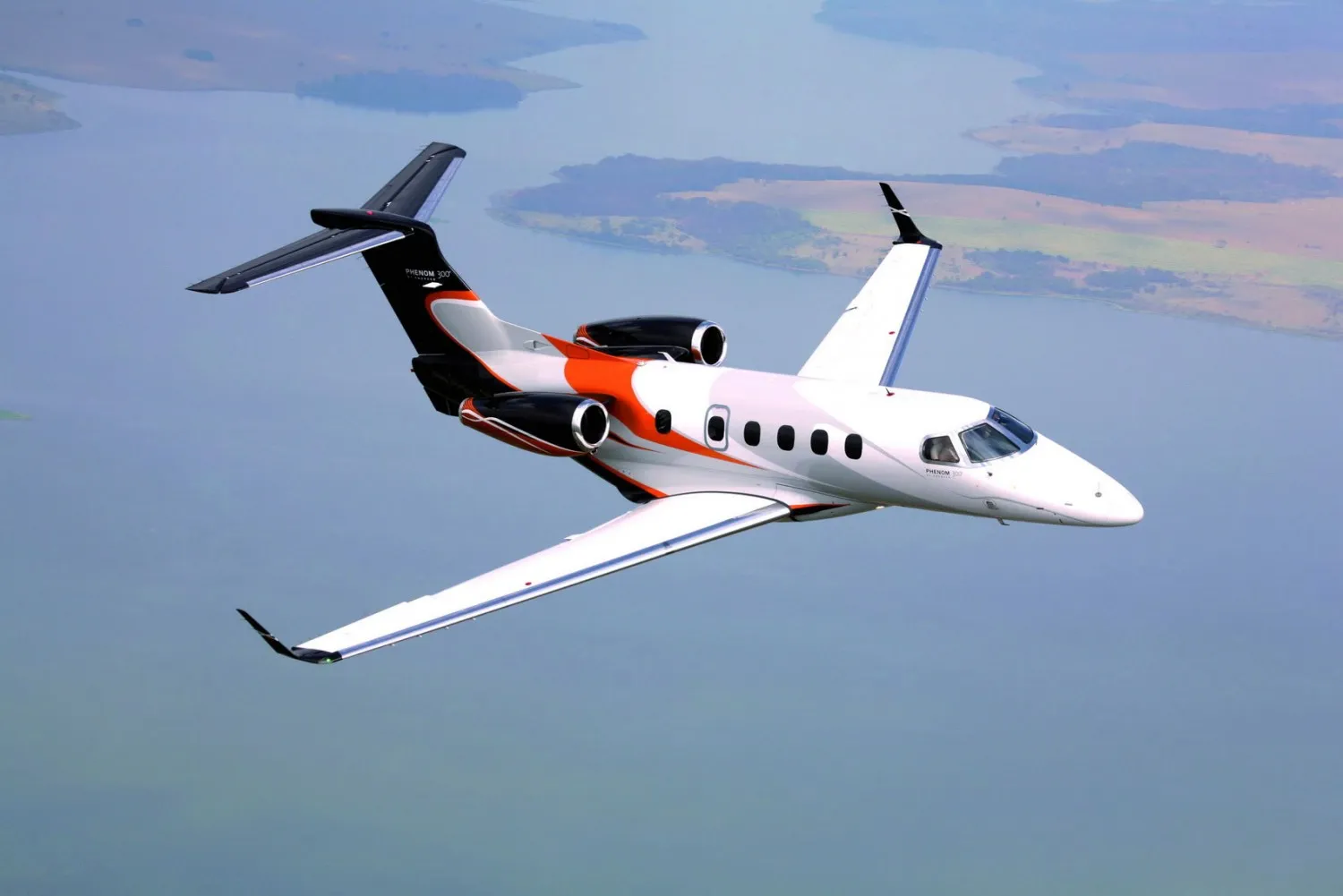 Embraer Phenom 300 (2022) — N92DJ