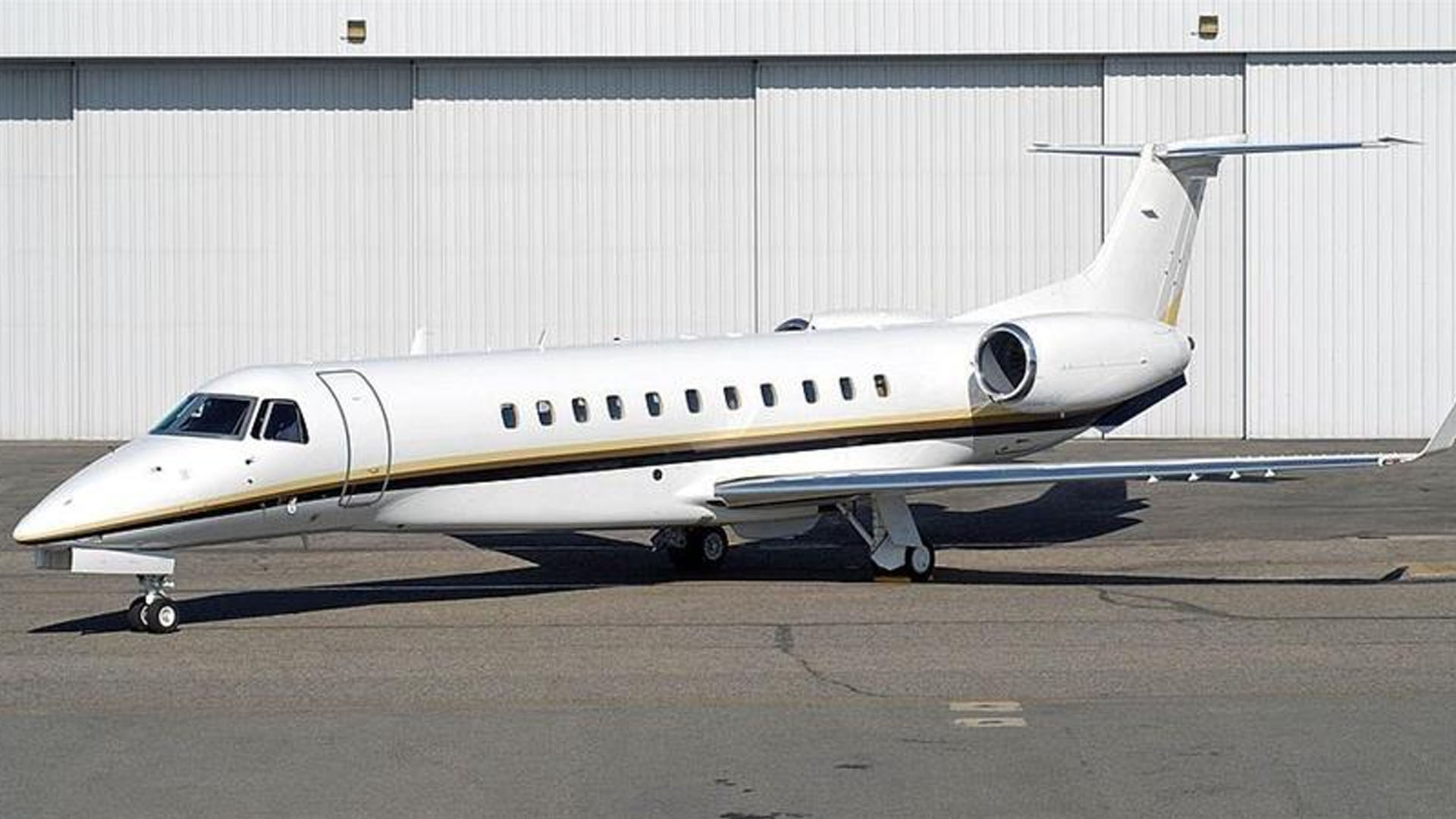 Embraer Legacy 600 (2005) — N939AJ