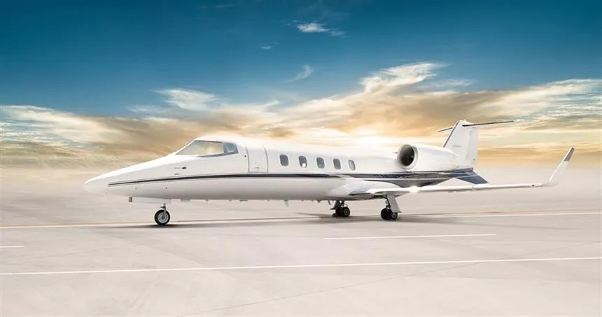 Learjet 60 (1998) — N975LV