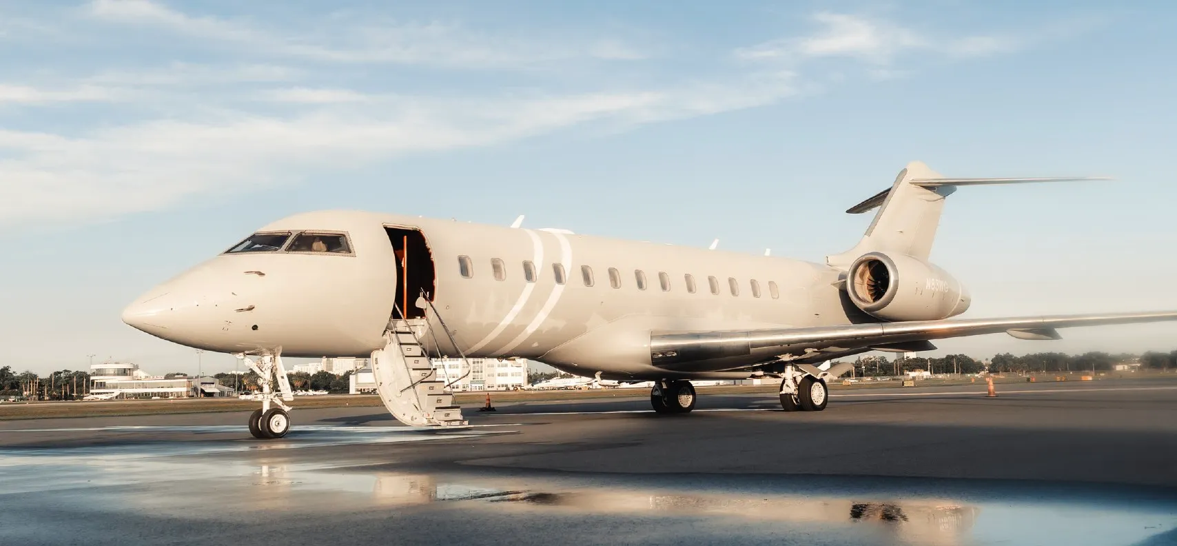 Bombardier Global 6000 (1999) — N98WG